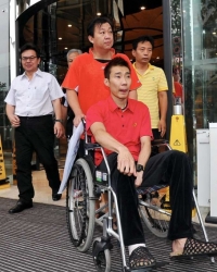 Lee Chong Wei acting as Artie in Glee