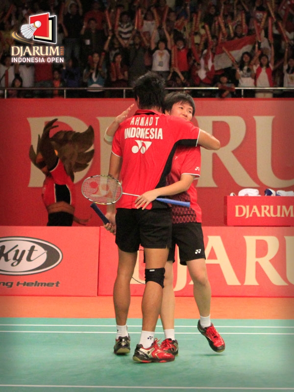 with her partner tontowi ahmad