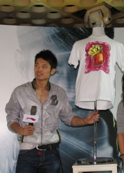 Lin Dan at a media event.