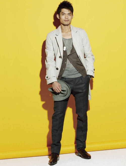 Lin Dan poses for a magazine.